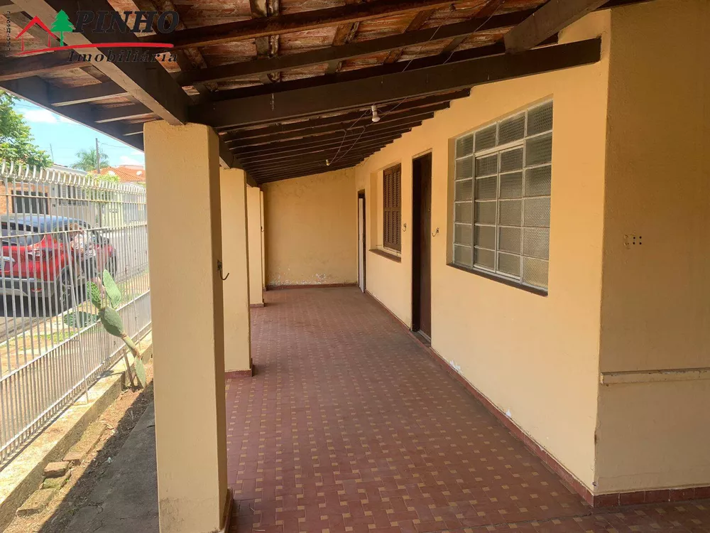 Casa à venda com 3 quartos, 264m² - Foto 1