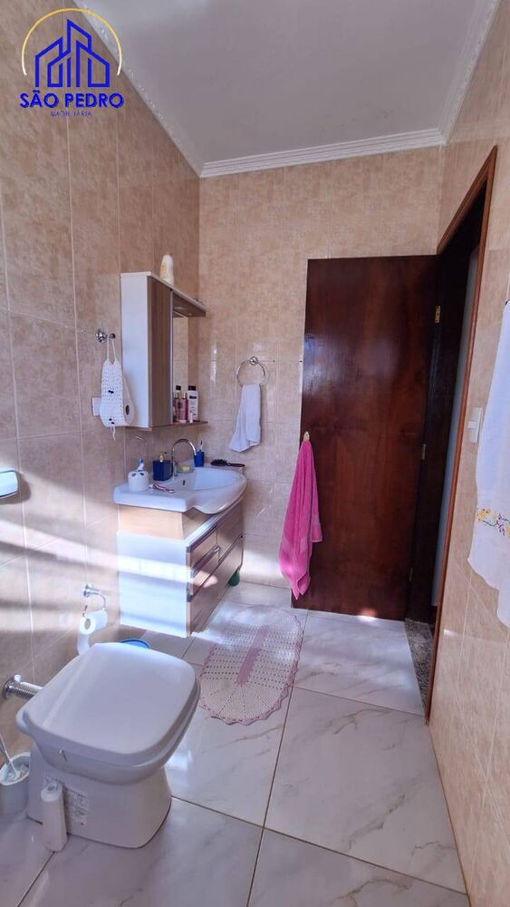 Casa, 6 quartos, 220 m² - Foto 1