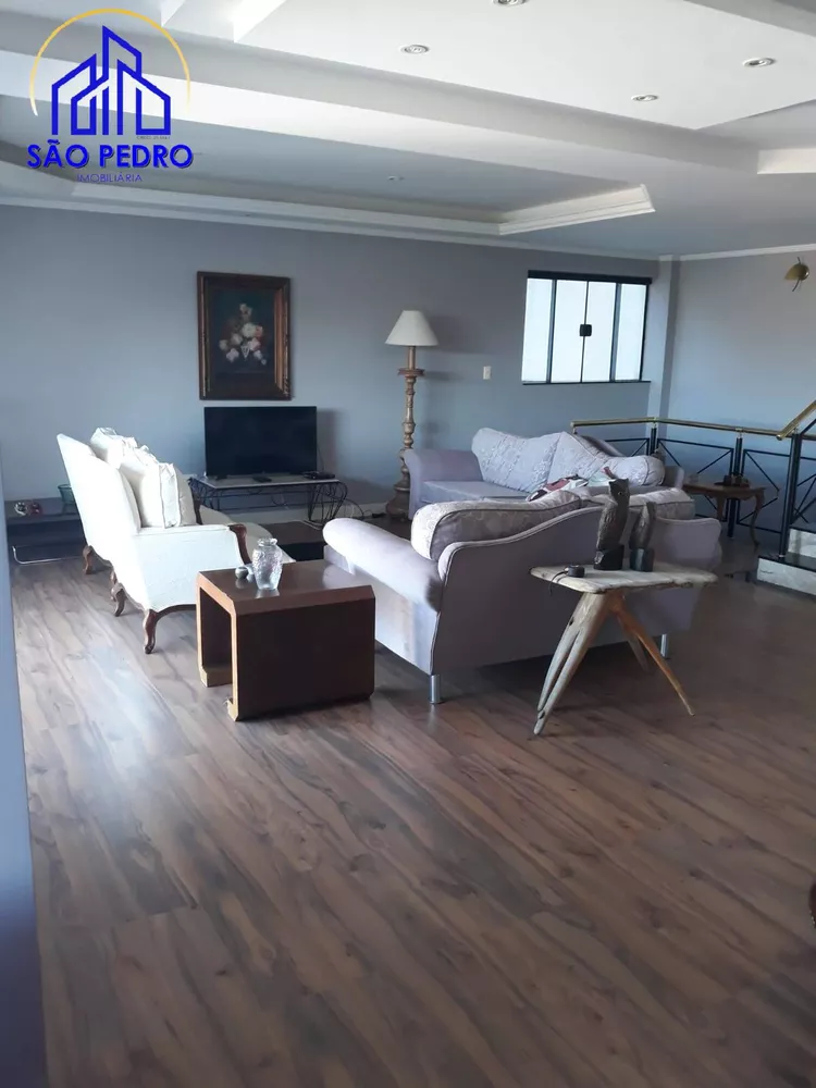 Casa à venda com 3 quartos, 245m² - Foto 1