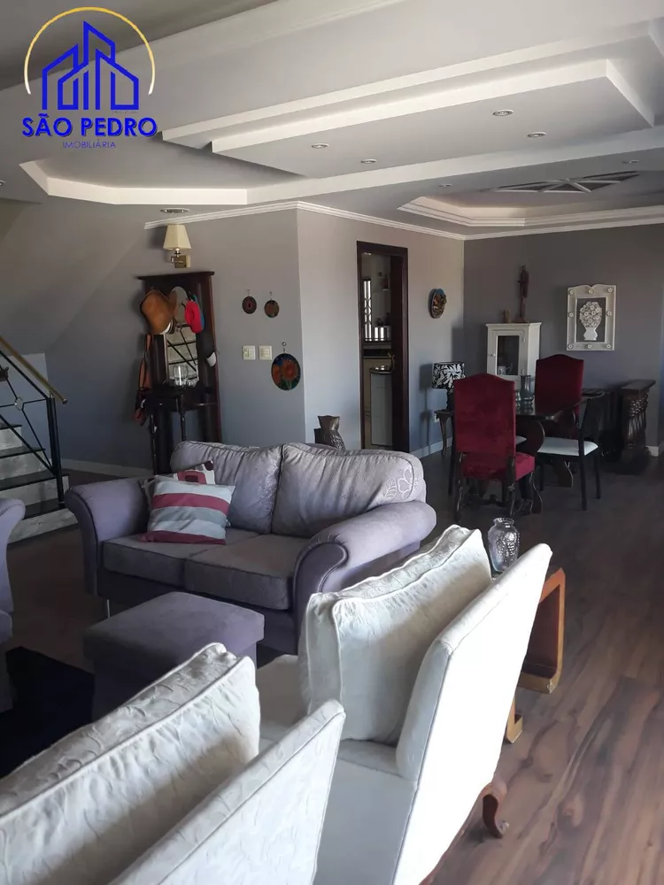 Casa à venda com 3 quartos, 245m² - Foto 3