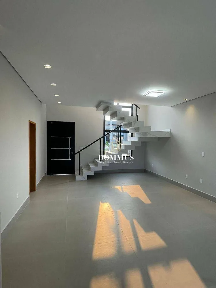 Sobrado, 3 quartos, 258 m² - Foto 2