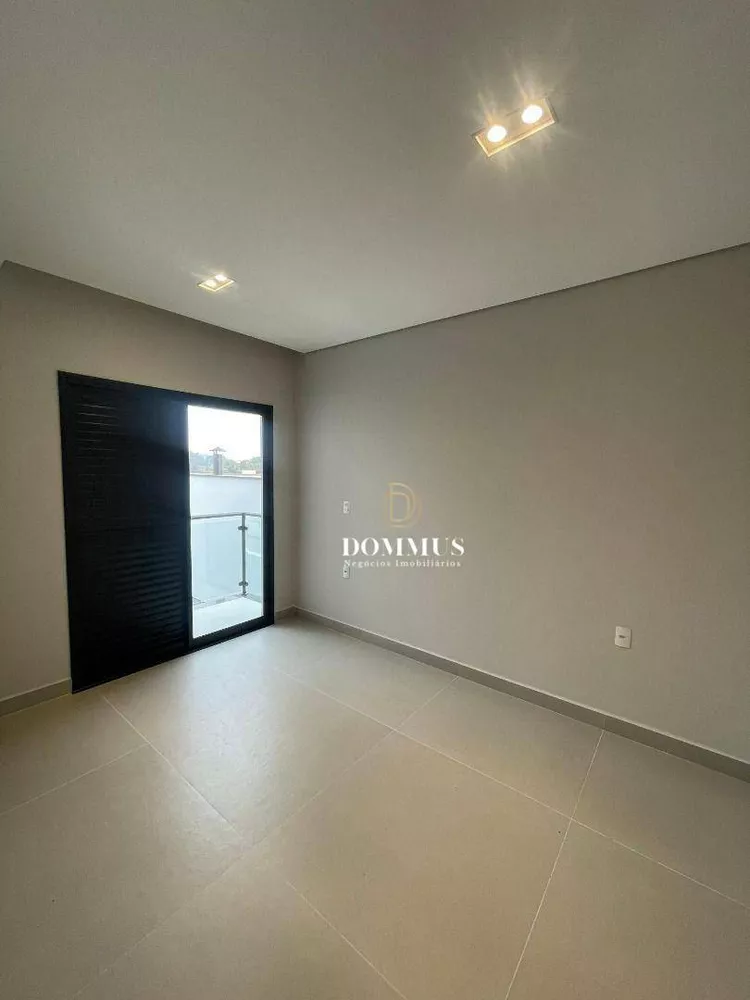 Sobrado, 3 quartos, 258 m² - Foto 1