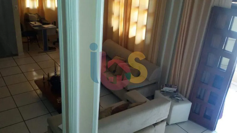 Casa, 5 quartos, 230 m² - Foto 1