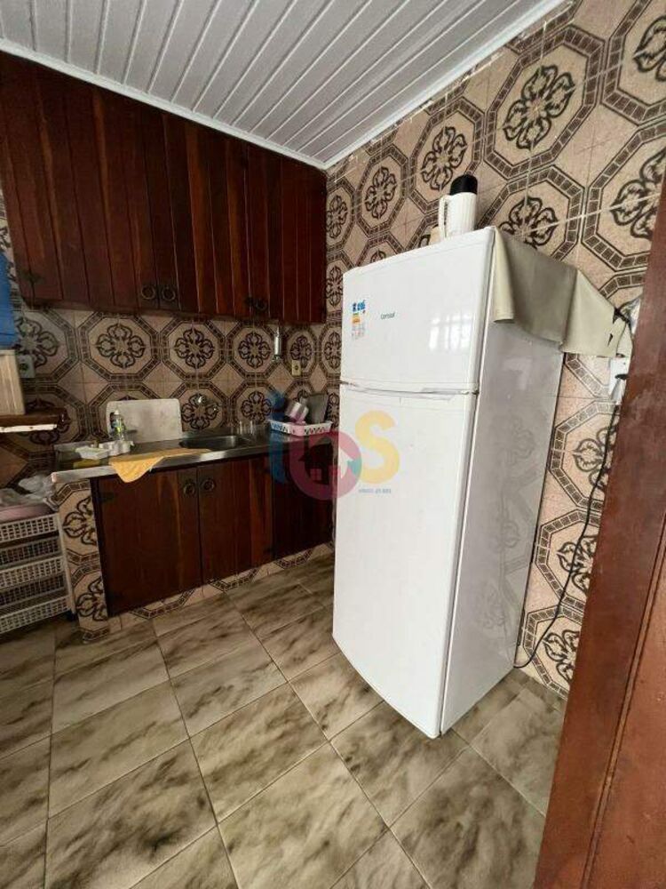 Casa à venda com 6 quartos, 190m² - Foto 3