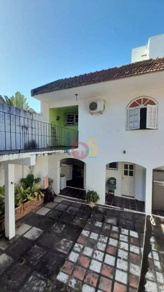 Casa para alugar com 4 quartos, 200m² - Foto 1