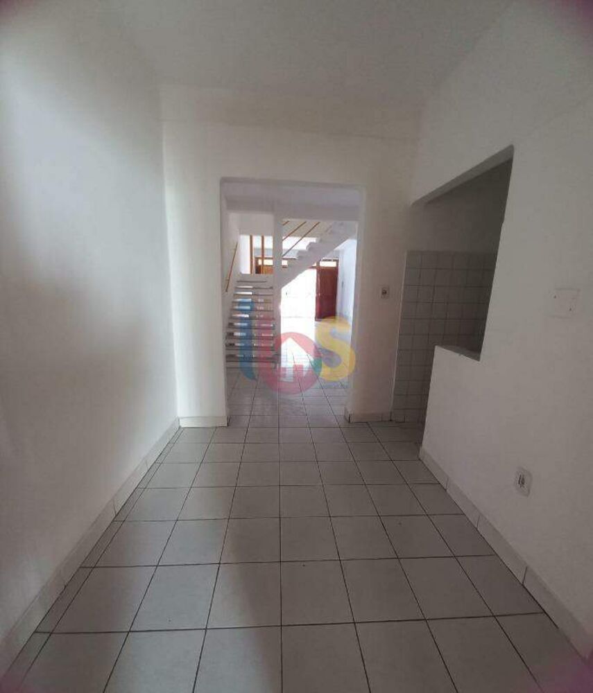 Casa à venda com 2 quartos, 97m² - Foto 2