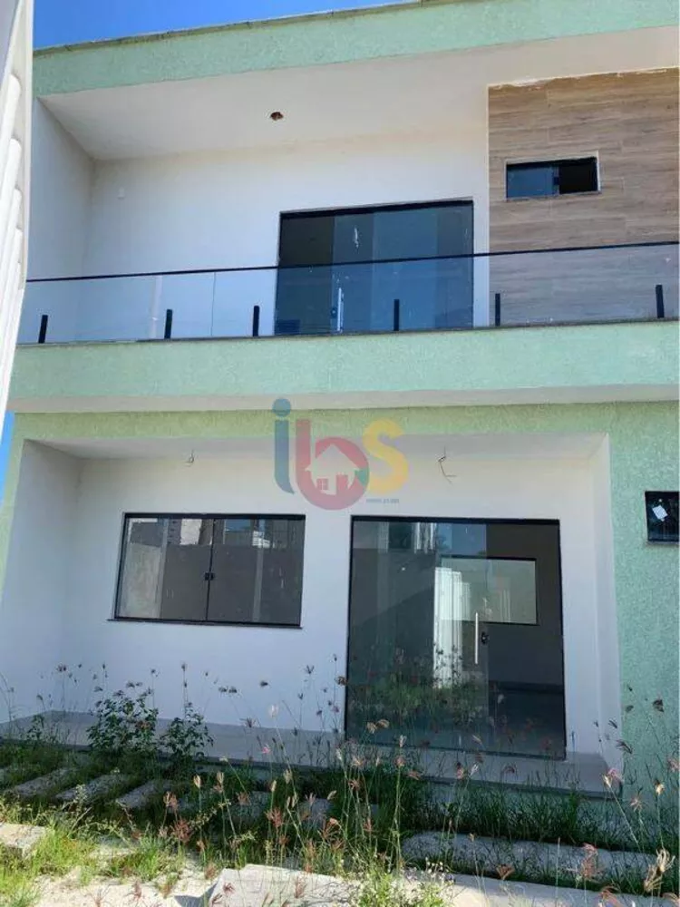 Casa à venda com 3 quartos, 118m² - Foto 1