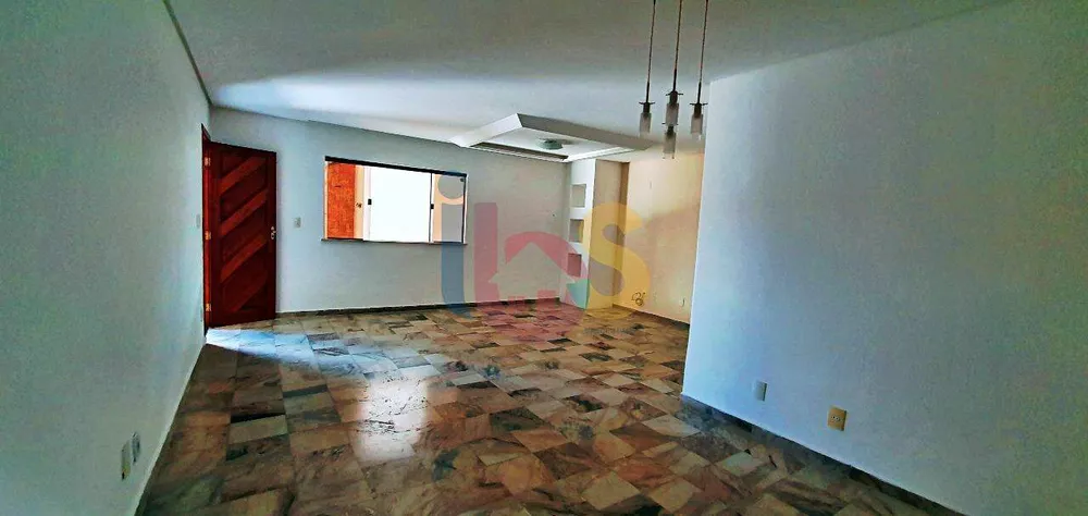 Casa à venda com 3 quartos, 141m² - Foto 2