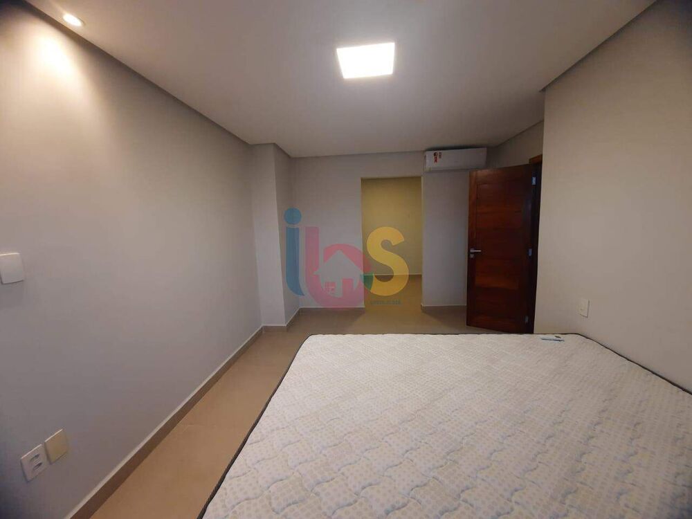 Casa à venda com 4 quartos, 215m² - Foto 2