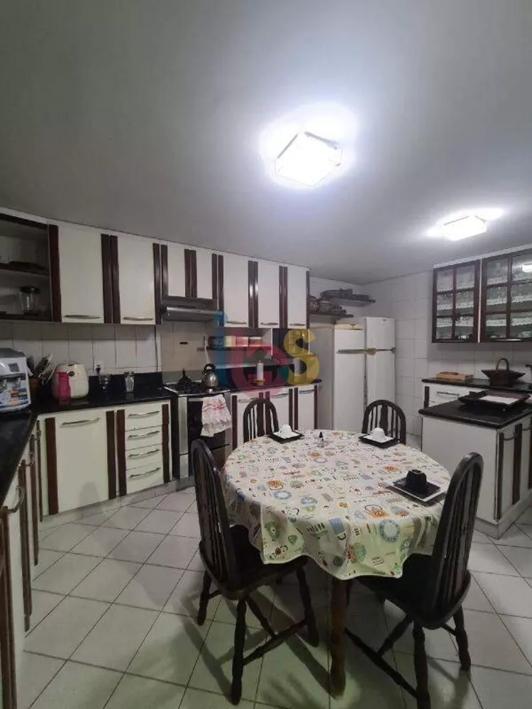 Casa à venda com 5 quartos, 300m² - Foto 6