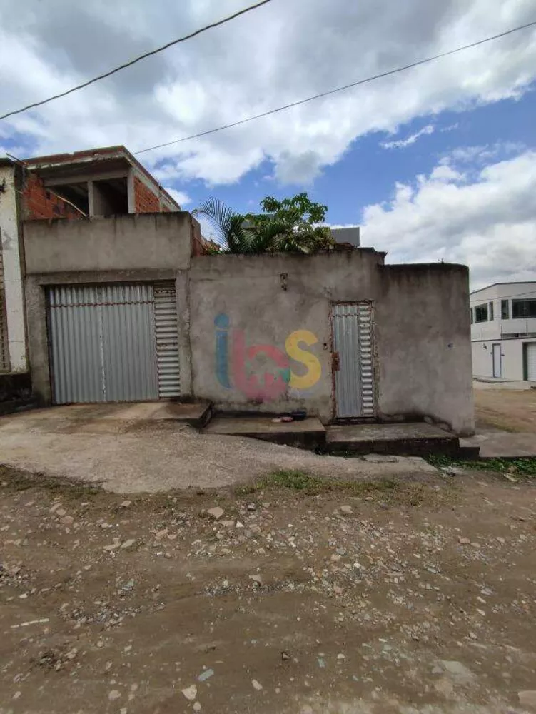 Casa à venda com 2 quartos, 100m² - Foto 1