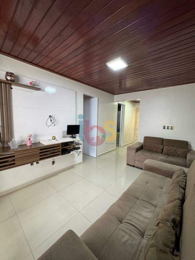 Casa à venda com 2 quartos, 120m² - Foto 1