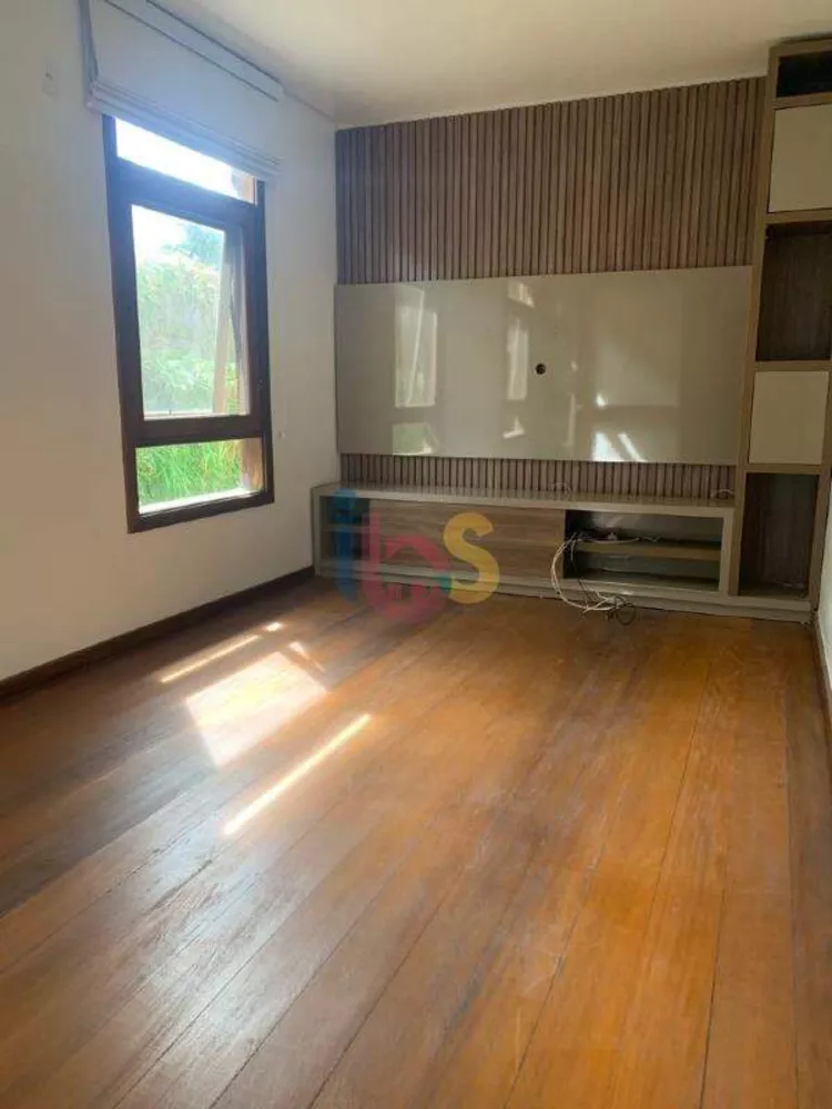 Casa à venda com 4 quartos, 300m² - Foto 7