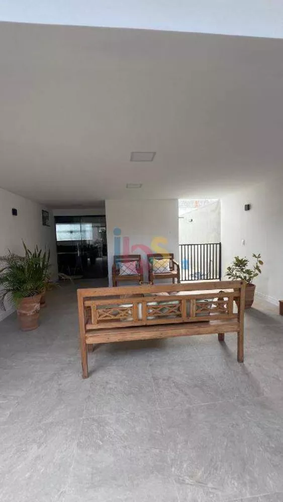 Casa à venda com 3 quartos, 250m² - Foto 2