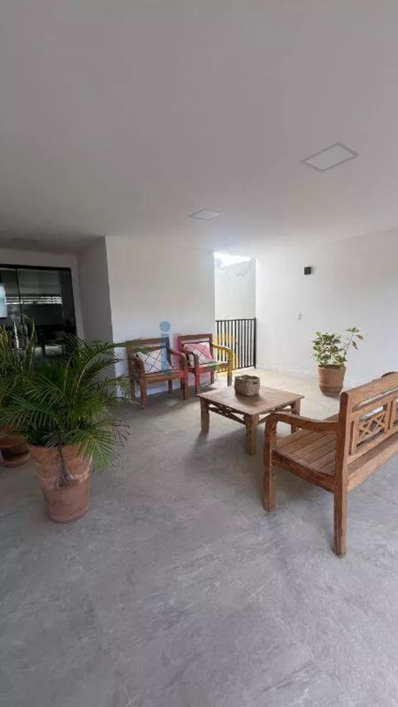 Casa à venda com 3 quartos, 250m² - Foto 1