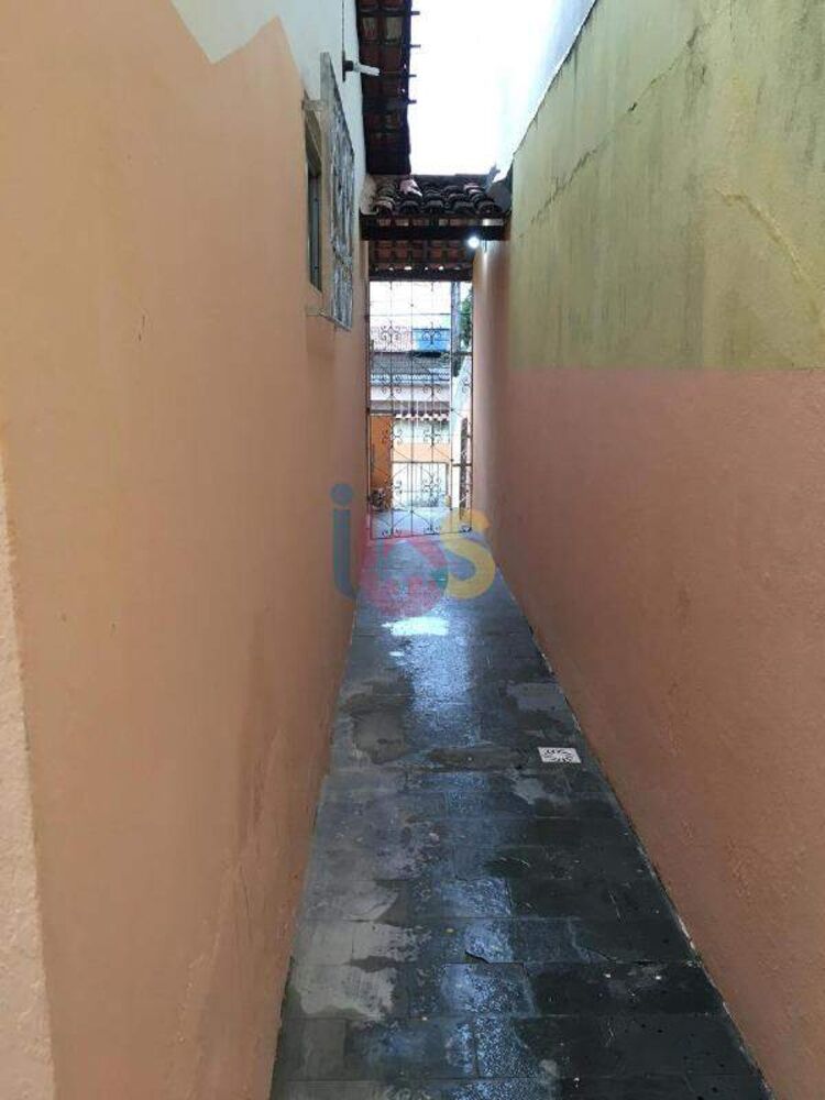 Casa à venda com 2 quartos, 105m² - Foto 1
