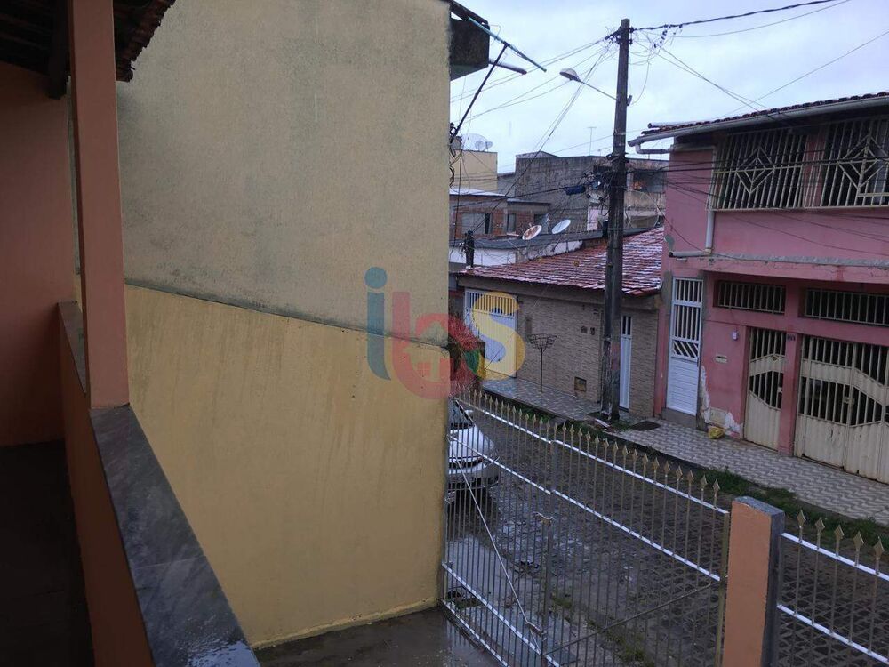 Casa à venda com 2 quartos, 105m² - Foto 2