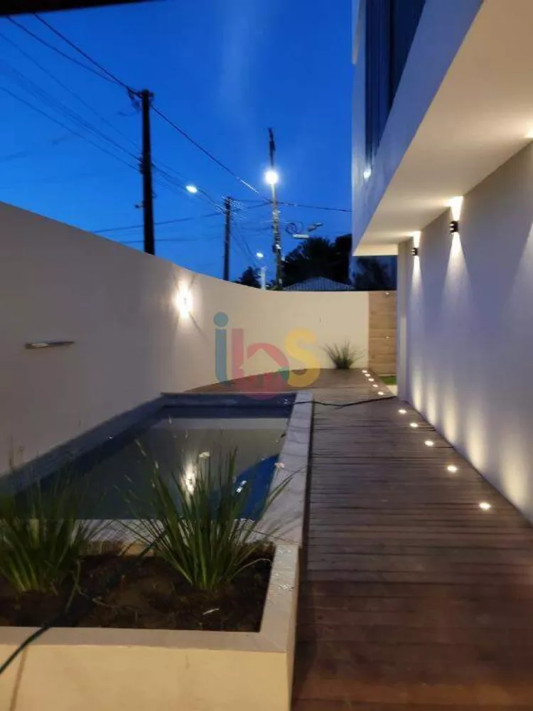 Casa à venda com 4 quartos, 250m² - Foto 2