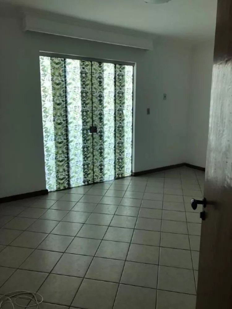 Apartamento à venda com 3 quartos, 102m² - Foto 2