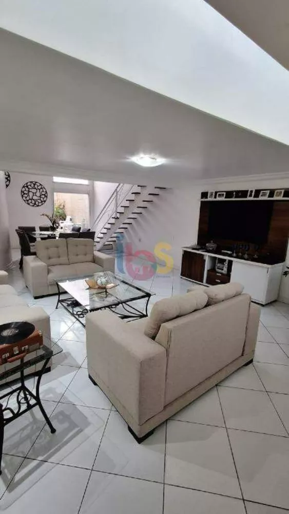 Casa à venda com 3 quartos, 194m² - Foto 3