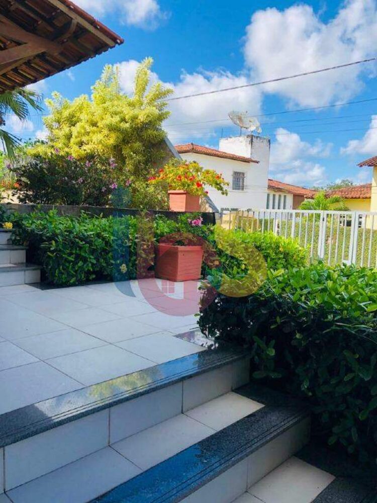 Casa à venda com 3 quartos, 353m² - Foto 1