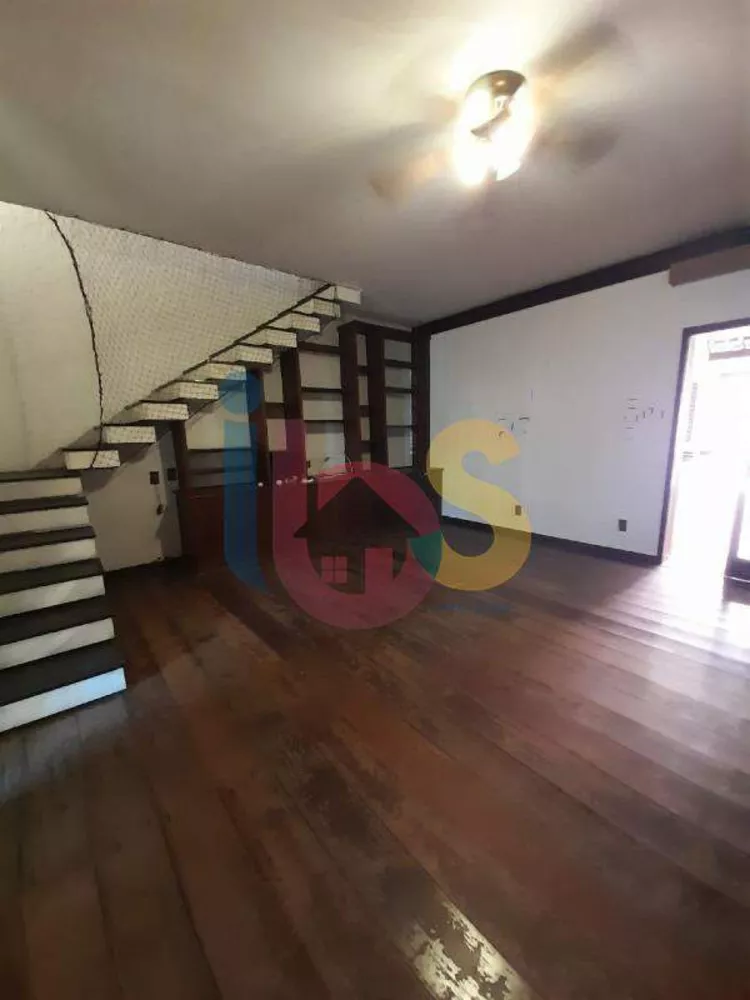 Casa para alugar com 3 quartos, 350m² - Foto 1