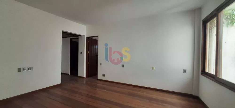 Casa à venda com 6 quartos, 800m² - Foto 8