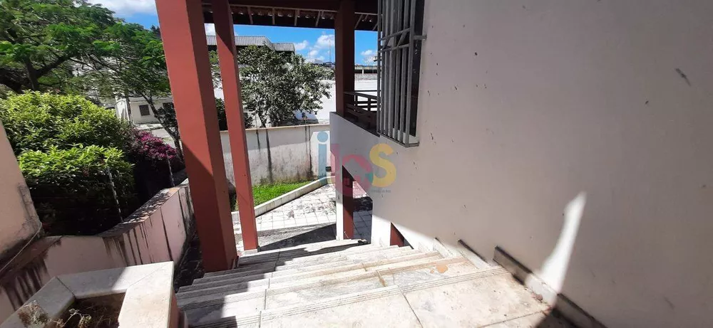 Casa à venda com 6 quartos, 800m² - Foto 3