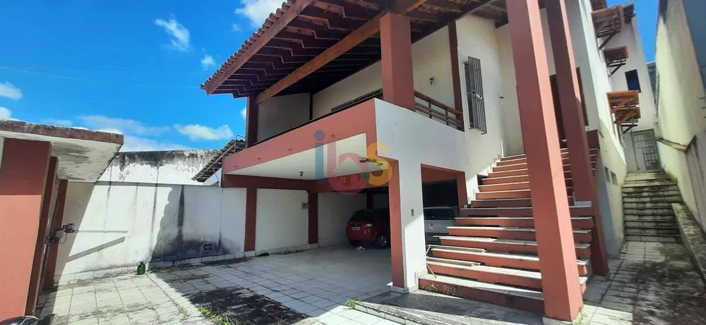 Casa à venda com 6 quartos, 800m² - Foto 2