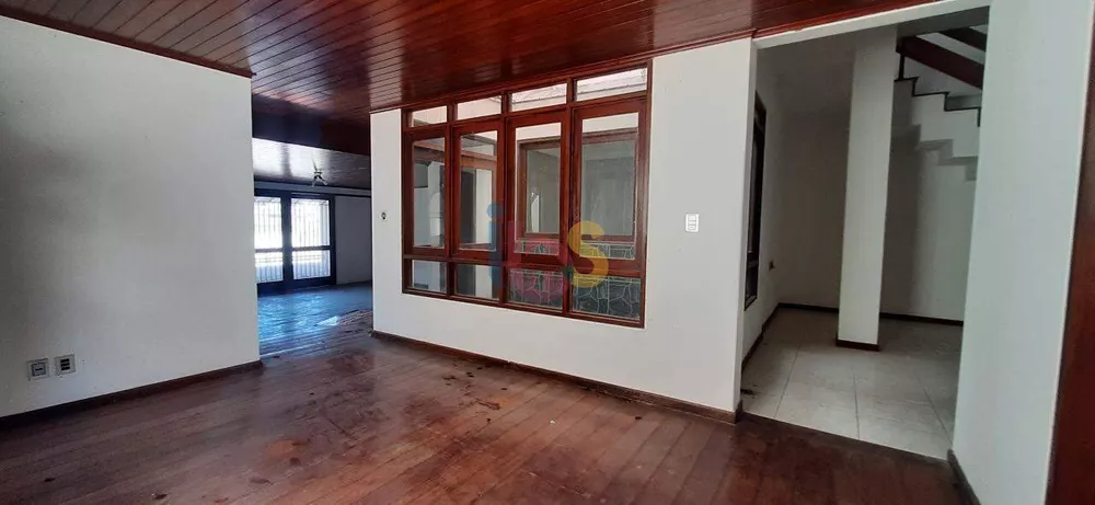 Casa à venda com 6 quartos, 800m² - Foto 4