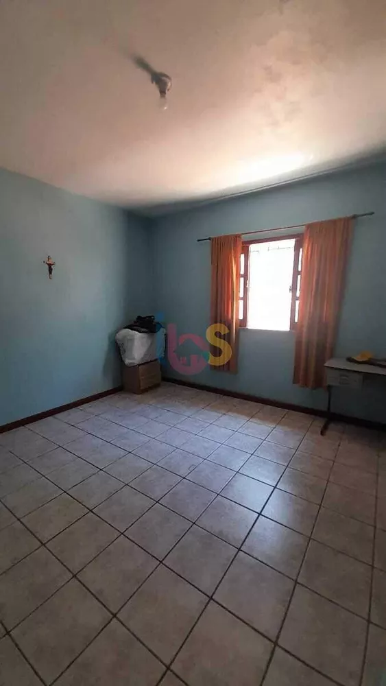 Casa à venda com 3 quartos, 500m² - Foto 4