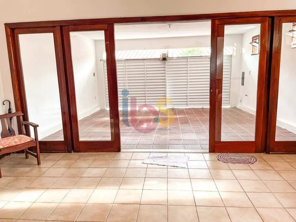 Casa à venda com 3 quartos, 210m² - Foto 3