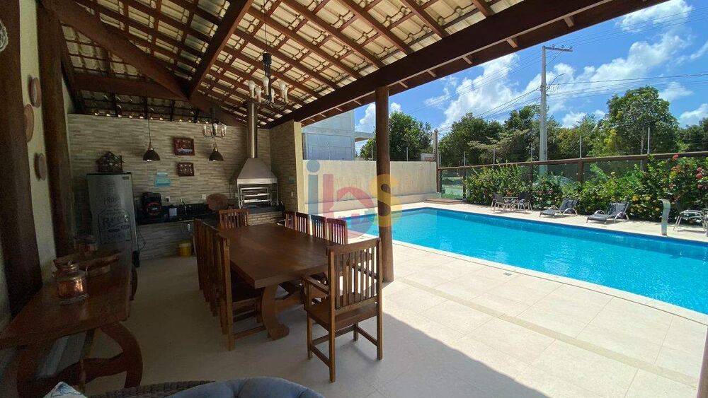 Casa à venda com 4 quartos, 140m² - Foto 1