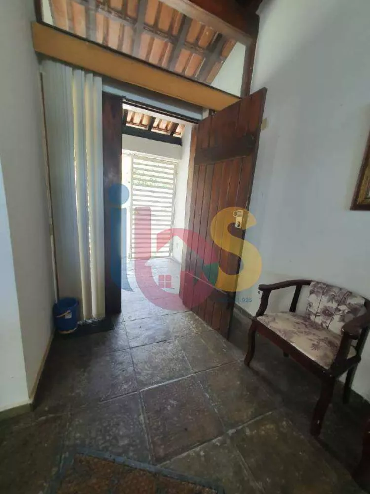 Casa à venda com 4 quartos, 250m² - Foto 2