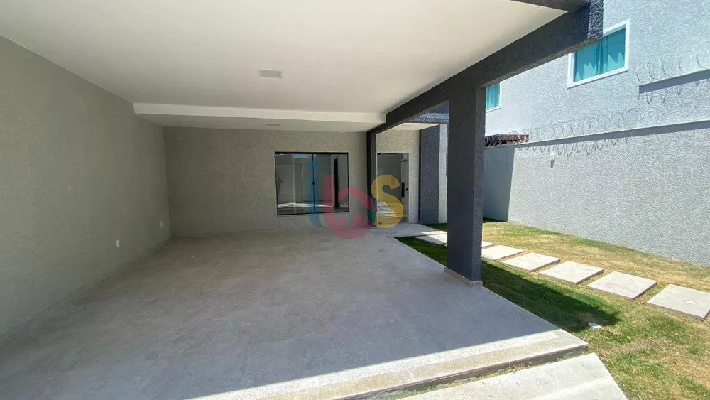 Casa à venda com 3 quartos, 215m² - Foto 1