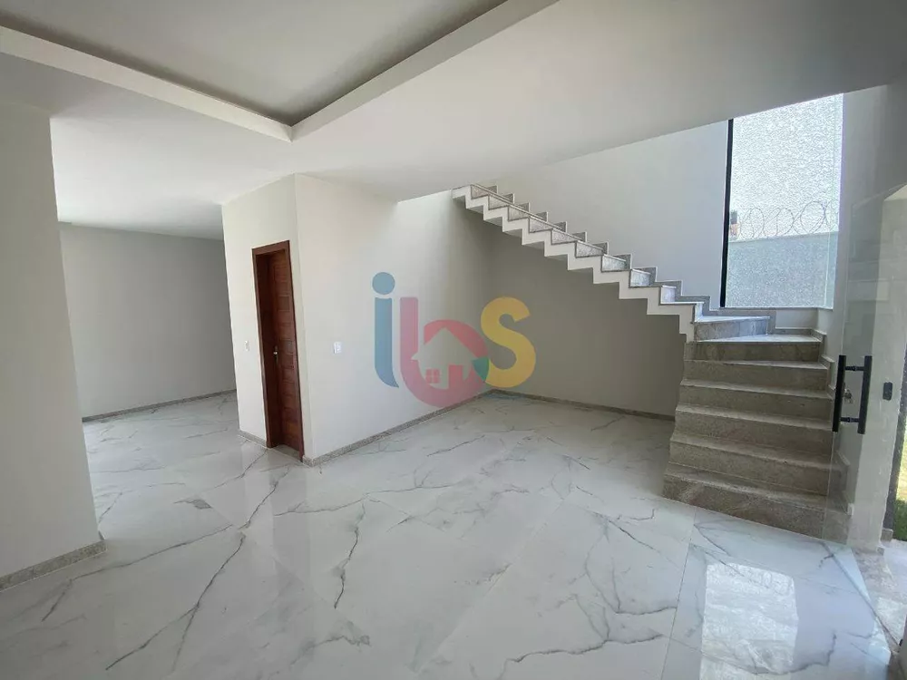 Casa à venda com 3 quartos, 215m² - Foto 3