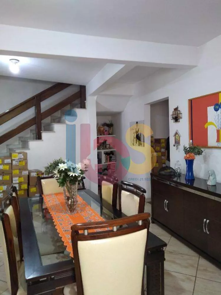 Casa à venda com 3 quartos, 150m² - Foto 1