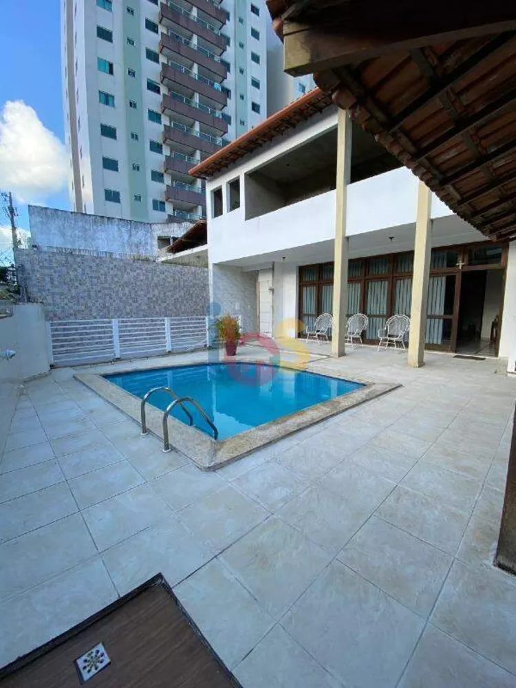 Casa à venda com 3 quartos, 500m² - Foto 1