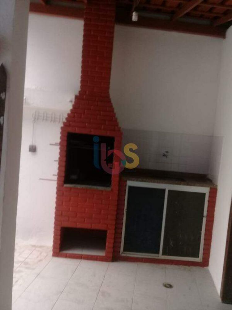 Casa à venda com 3 quartos, 100m² - Foto 1