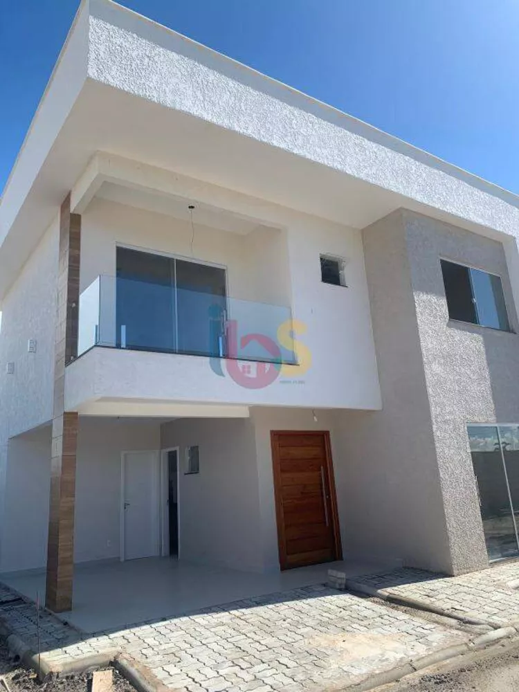 Casa à venda com 3 quartos, 128m² - Foto 1