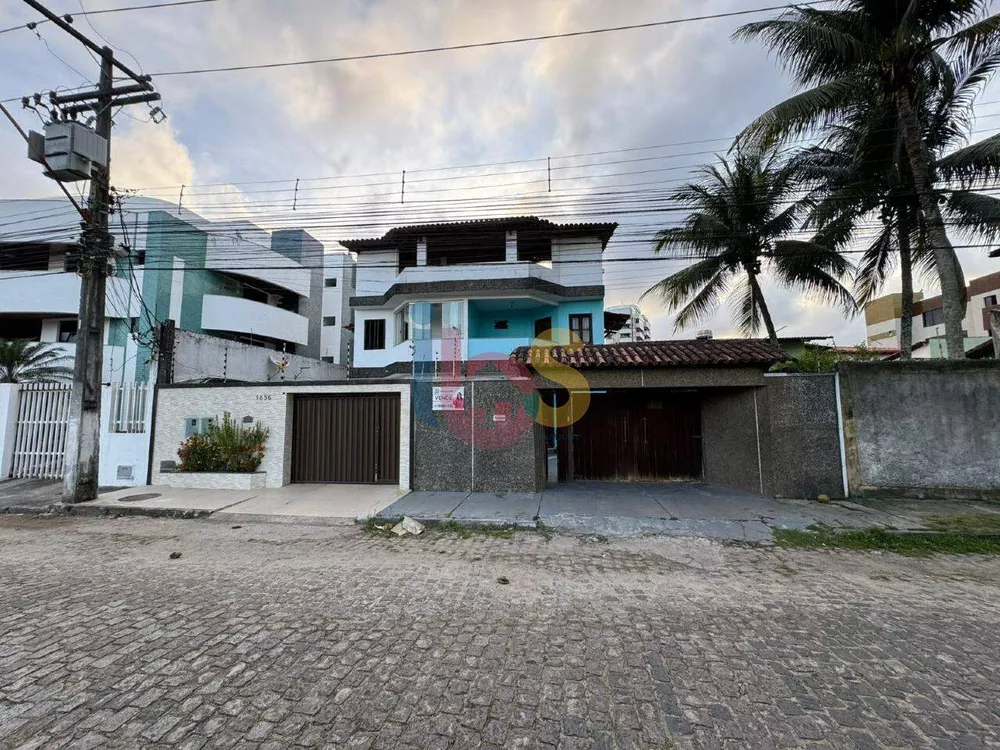 Casa à venda com 6 quartos, 400m² - Foto 1