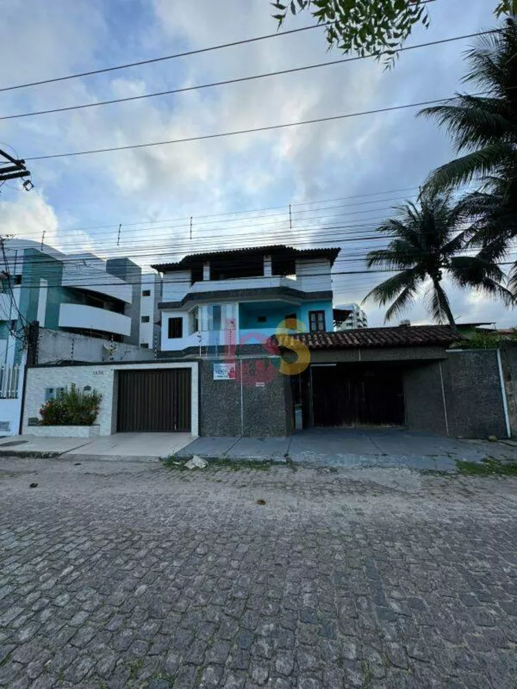 Casa à venda com 6 quartos, 400m² - Foto 2