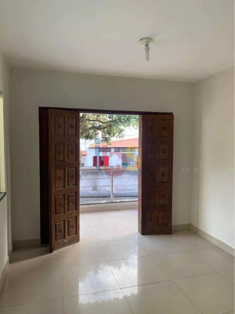 Casa à venda com 2 quartos, 230m² - Foto 2