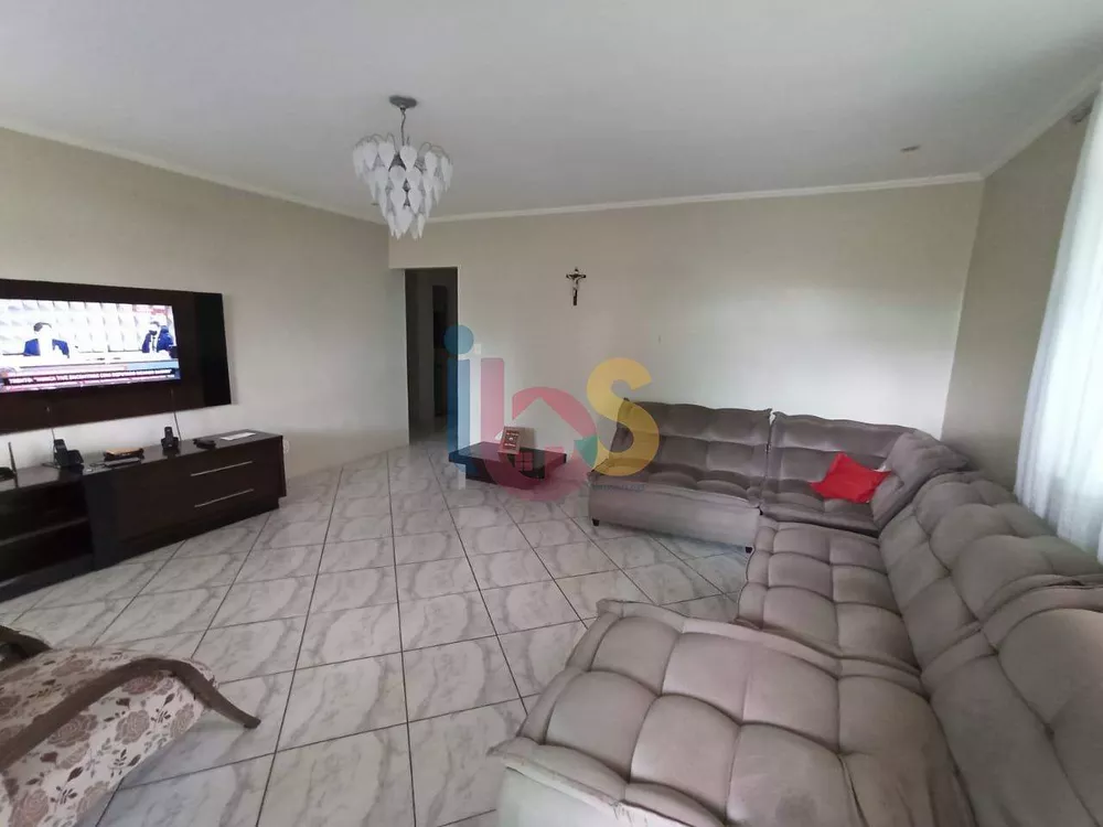 Casa à venda com 3 quartos, 150m² - Foto 1