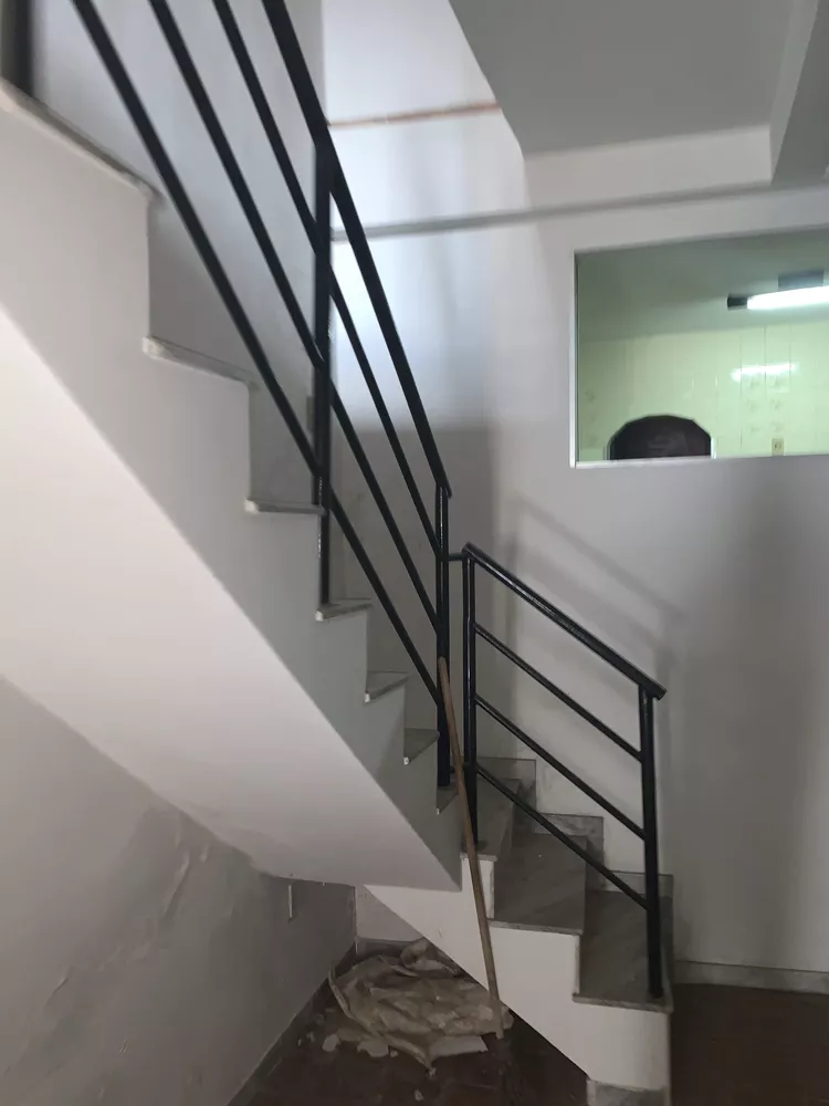 Casa à venda com 4 quartos, 200m² - Foto 1