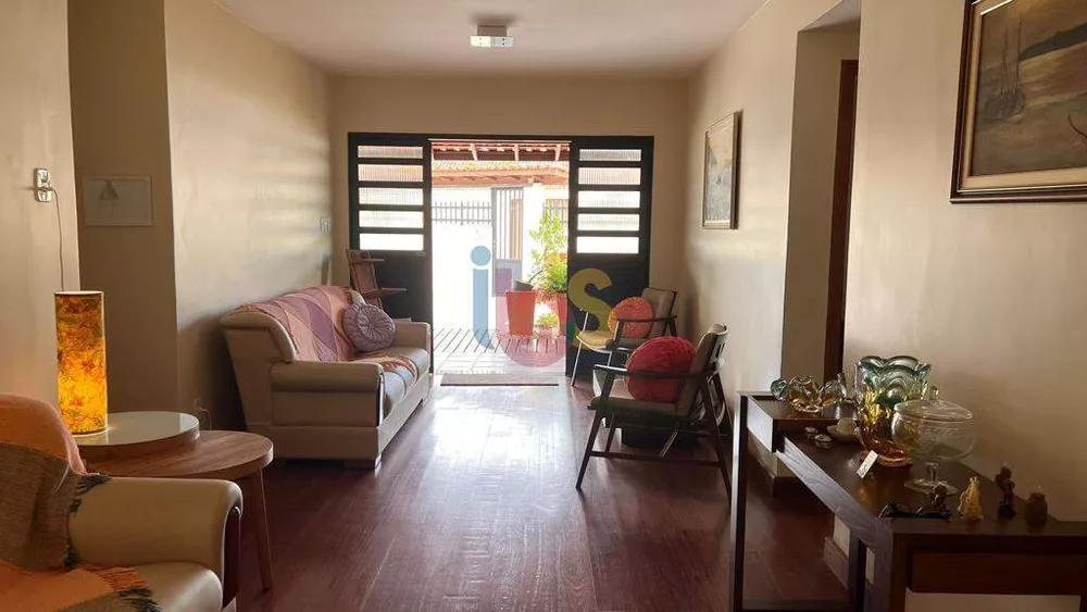 Casa à venda com 5 quartos, 299m² - Foto 1