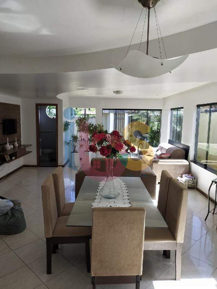 Casa à venda com 4 quartos, 180m² - Foto 3