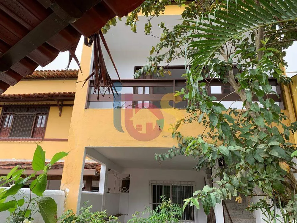 Casa à venda com 3 quartos, 197m² - Foto 1