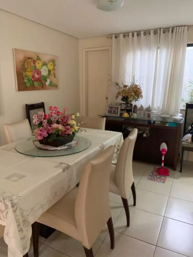 Casa à venda com 3 quartos, 208m² - Foto 1