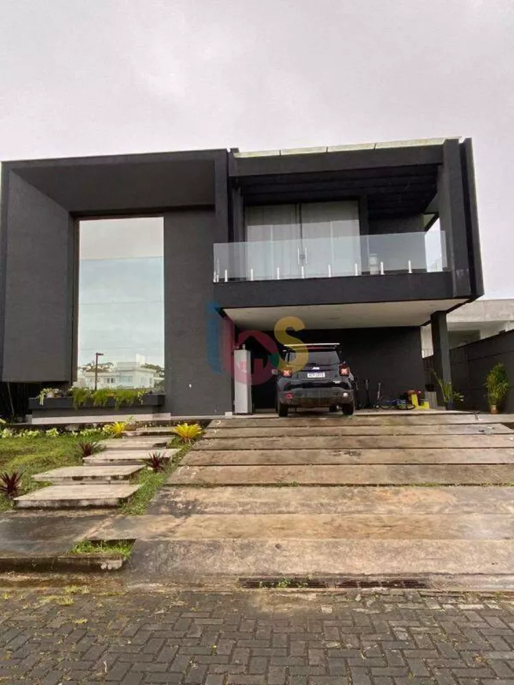 Casa para alugar com 4 quartos, 300m² - Foto 1